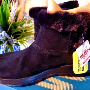 NEW, in BOX. Skechers GoGa Black Fur Boots